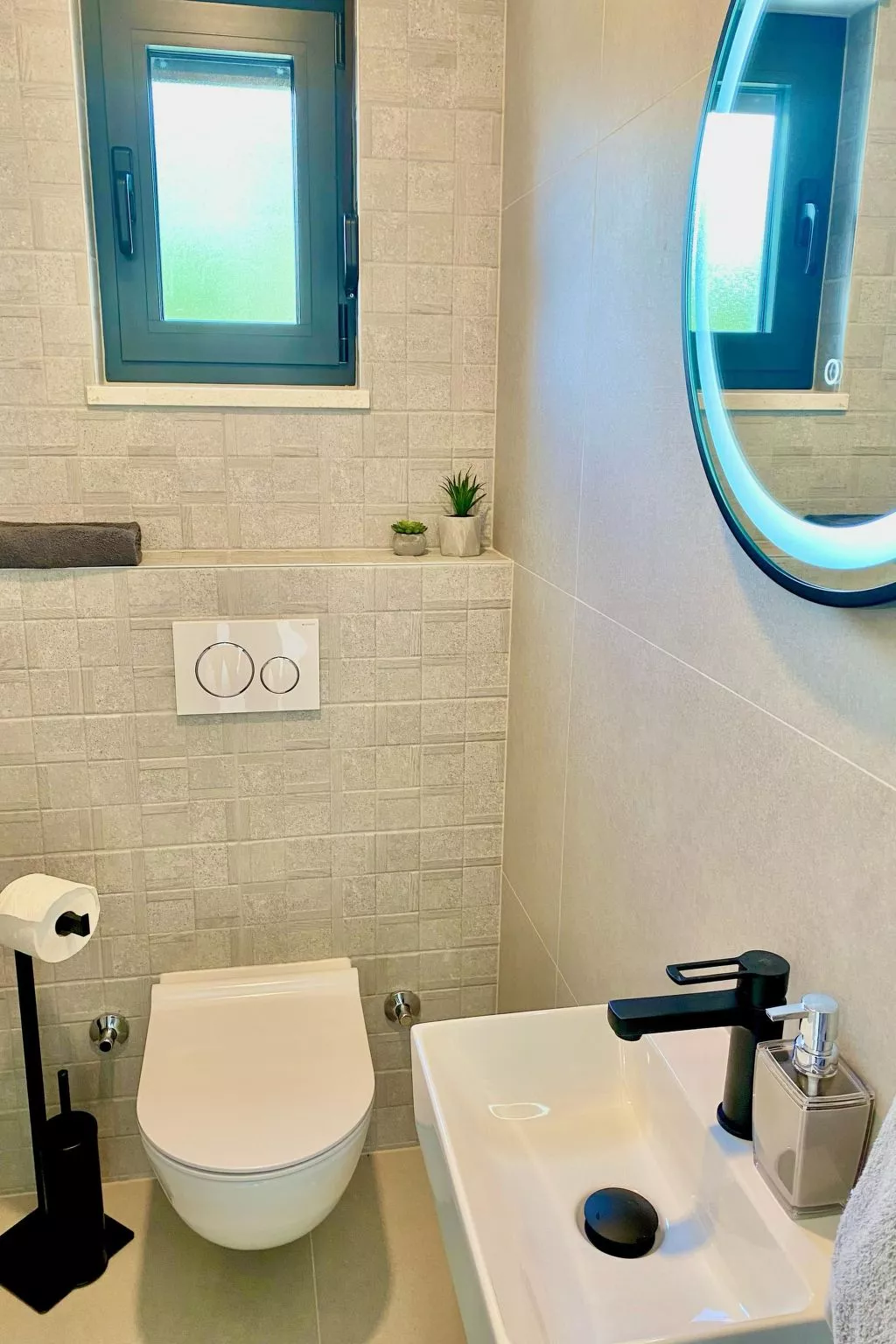 Villa mit beheiztem Infinity-Pool und Massagedüsen-Binnen