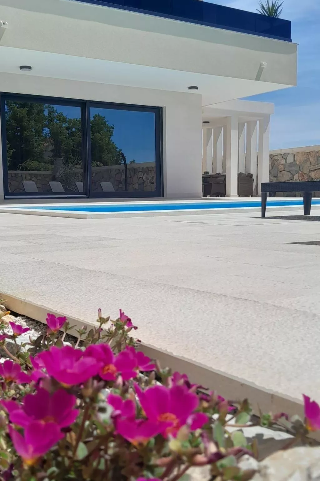 Neue Luxusvilla mit Pool - Agentur TA Leut-Buiten