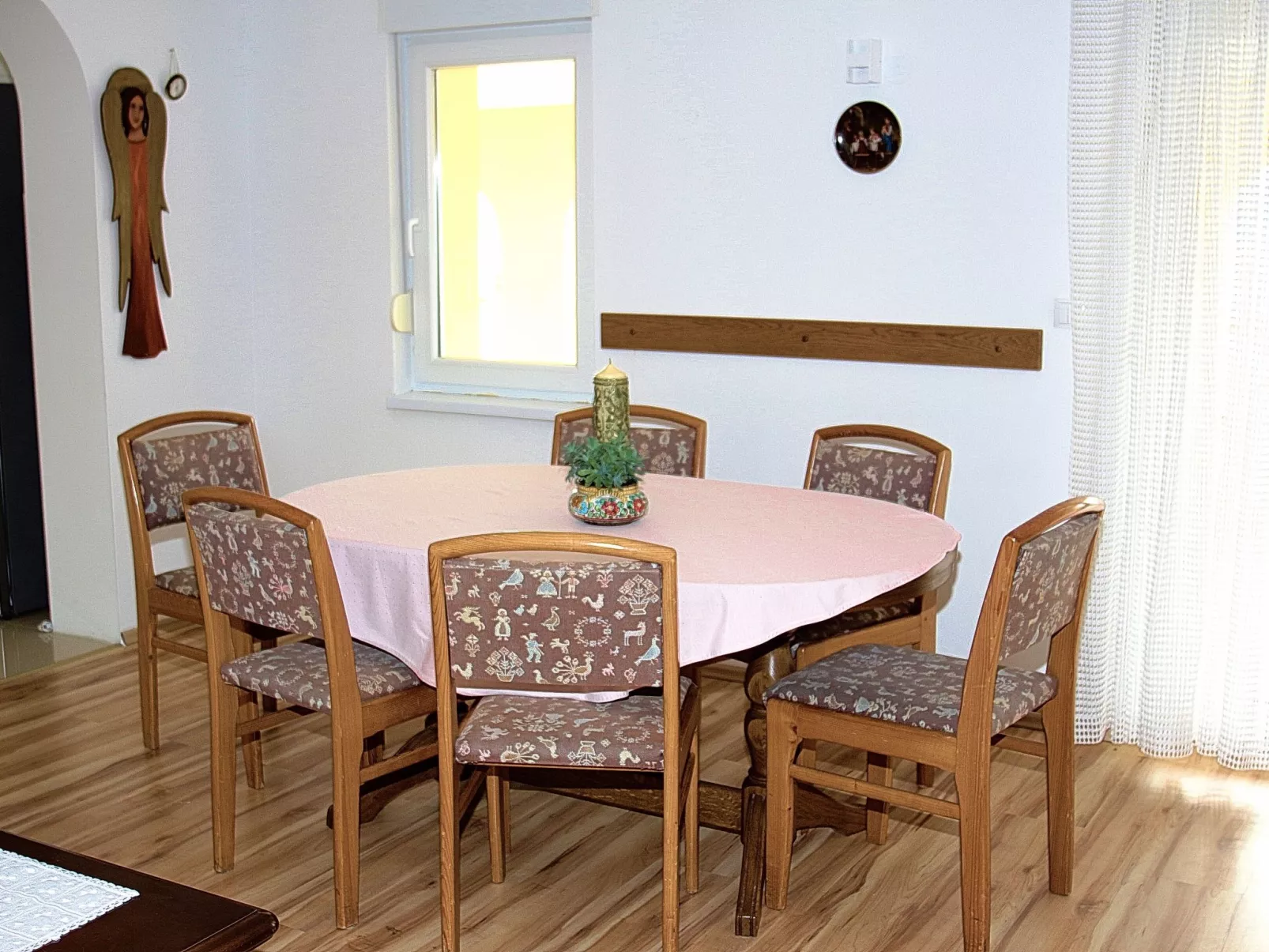 Haus La Dostana-Binnen