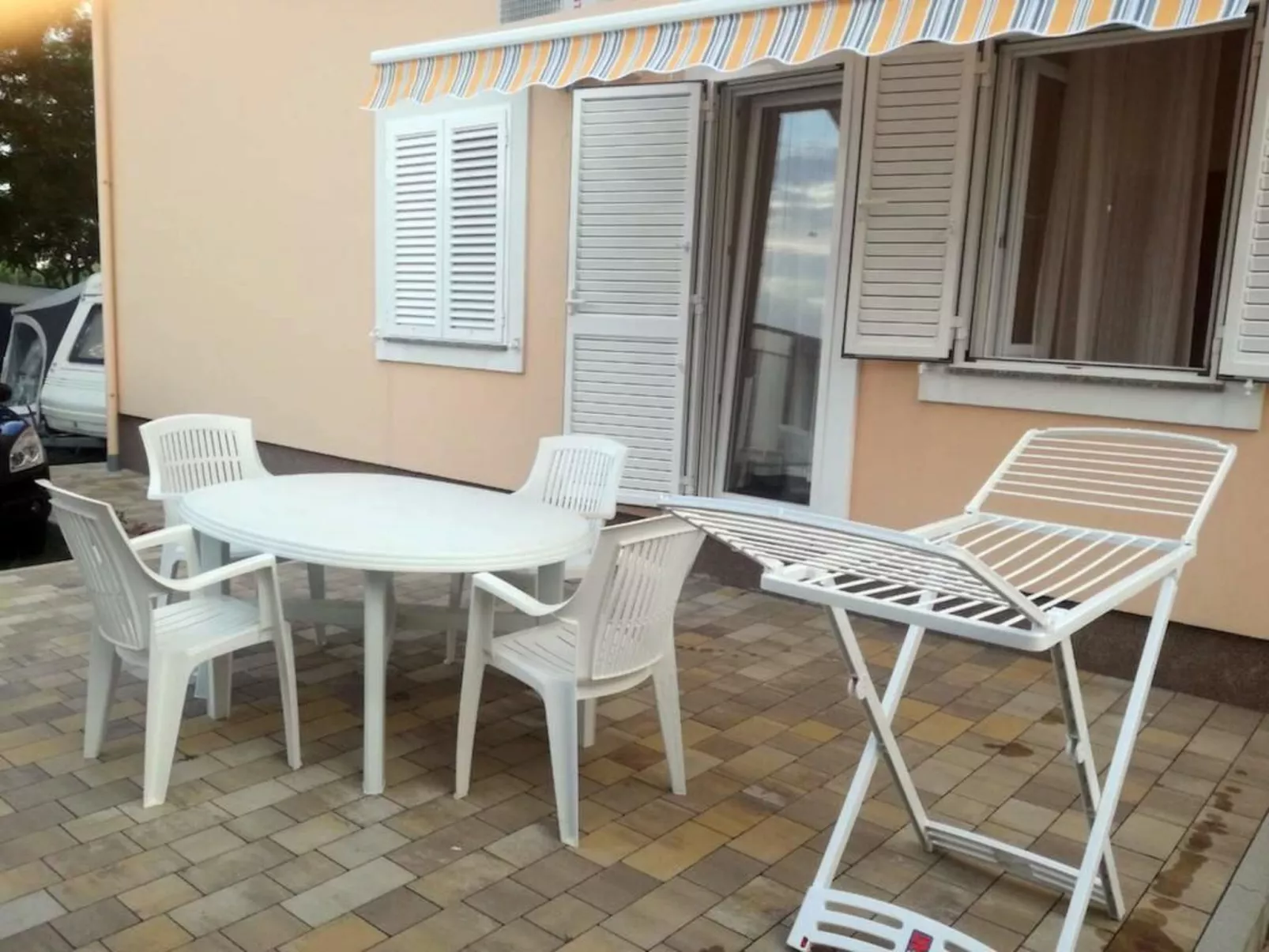 Mit Blick auf das Wasser