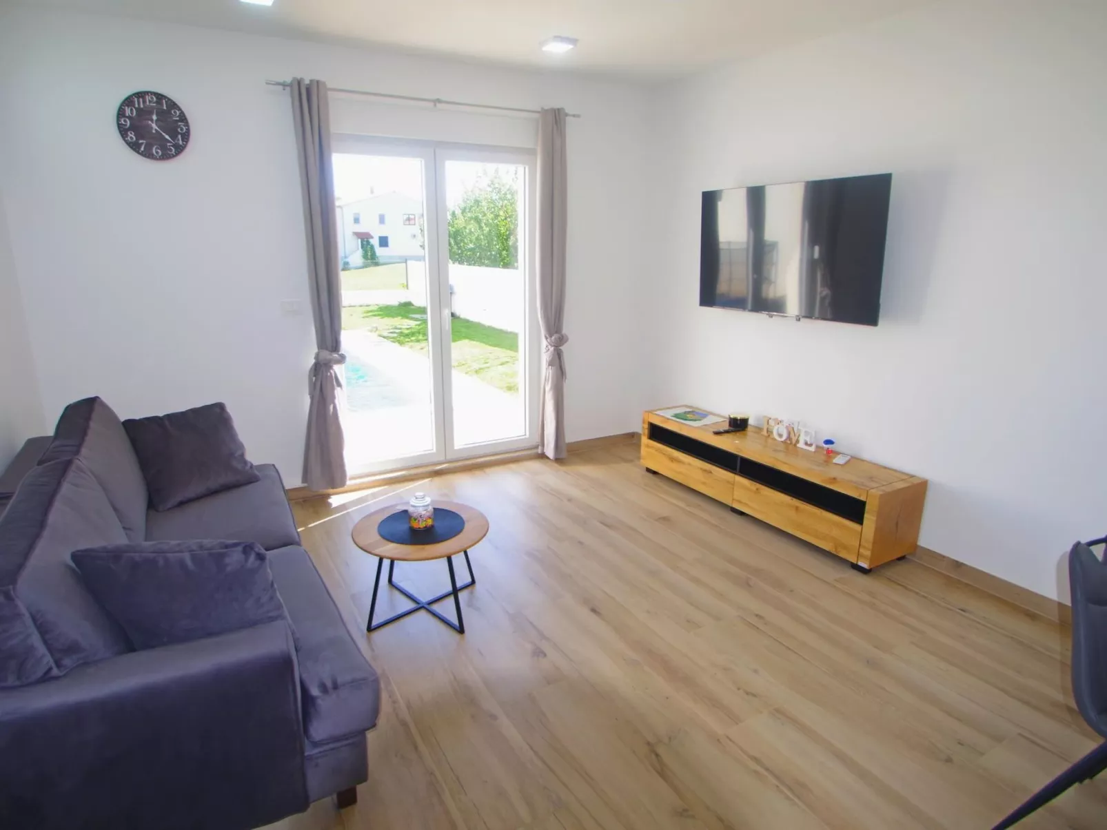 Ferienhaus, privater Pool, Dorf Šišan-Binnen