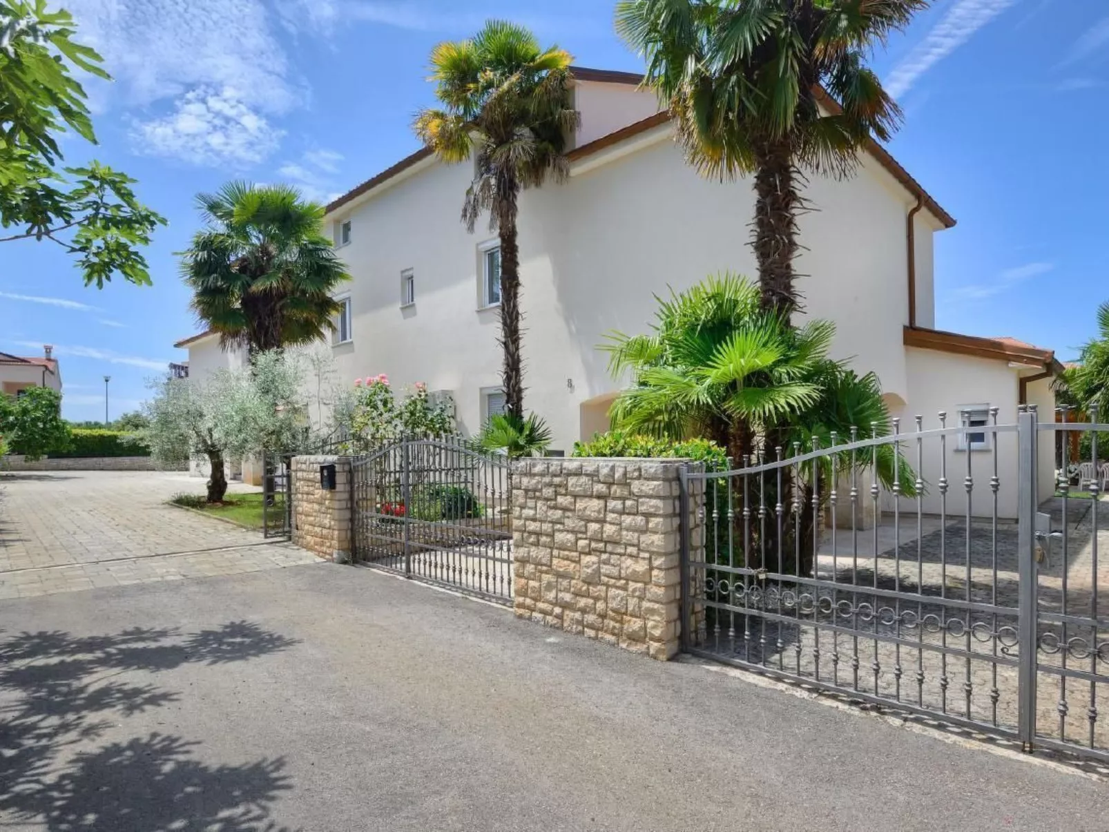 Paradiso 1 mit Pool-Buiten