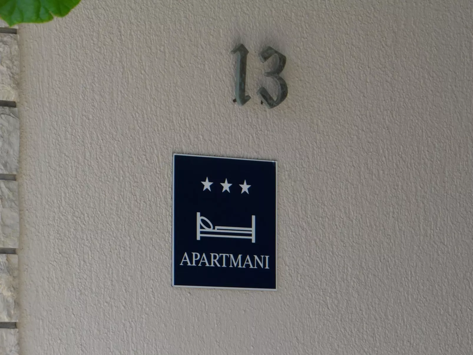 Appartement mit Balkon-Buiten