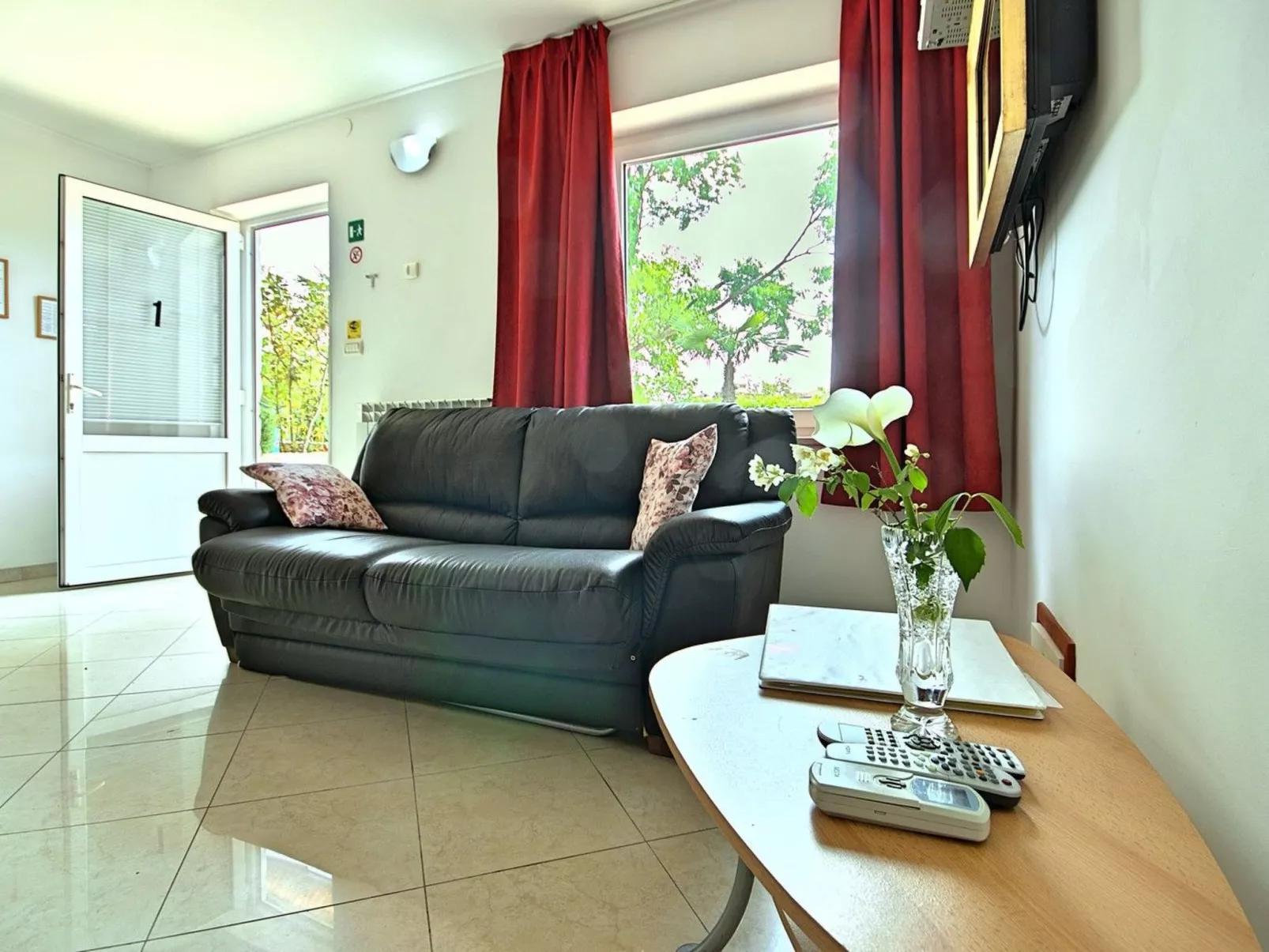 Apartment Nika1 Umag mit Pool und Whirlpool 400 Meter vom Strand entfernt - Binnen