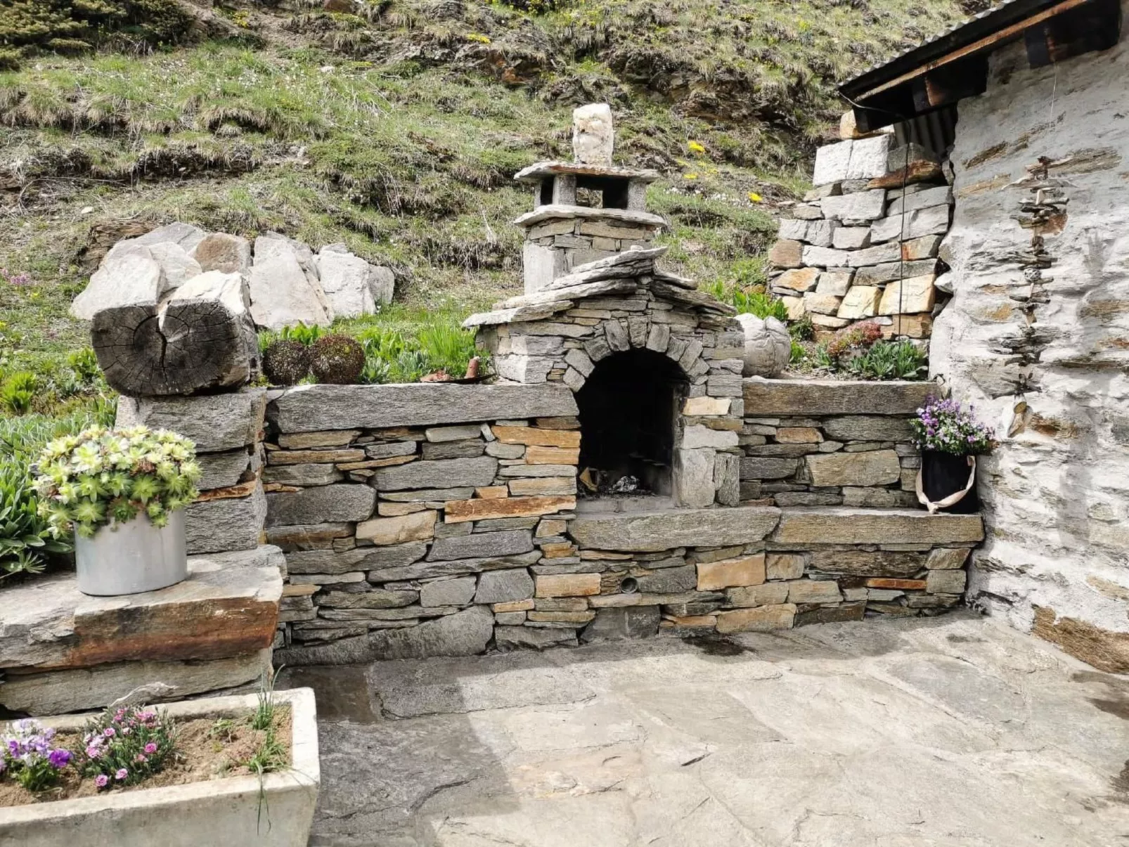 Alphütte Murmolta auf der Sonnenterrasse im Wallis