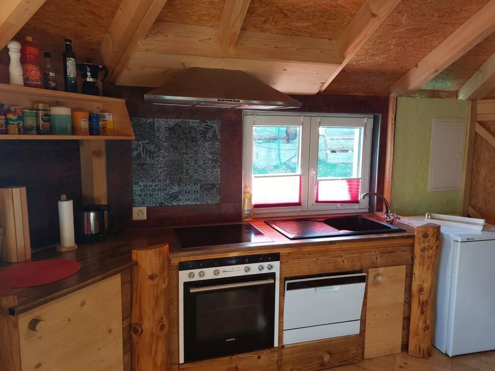 Einzigartige Holzhütte mit Bergpanorama