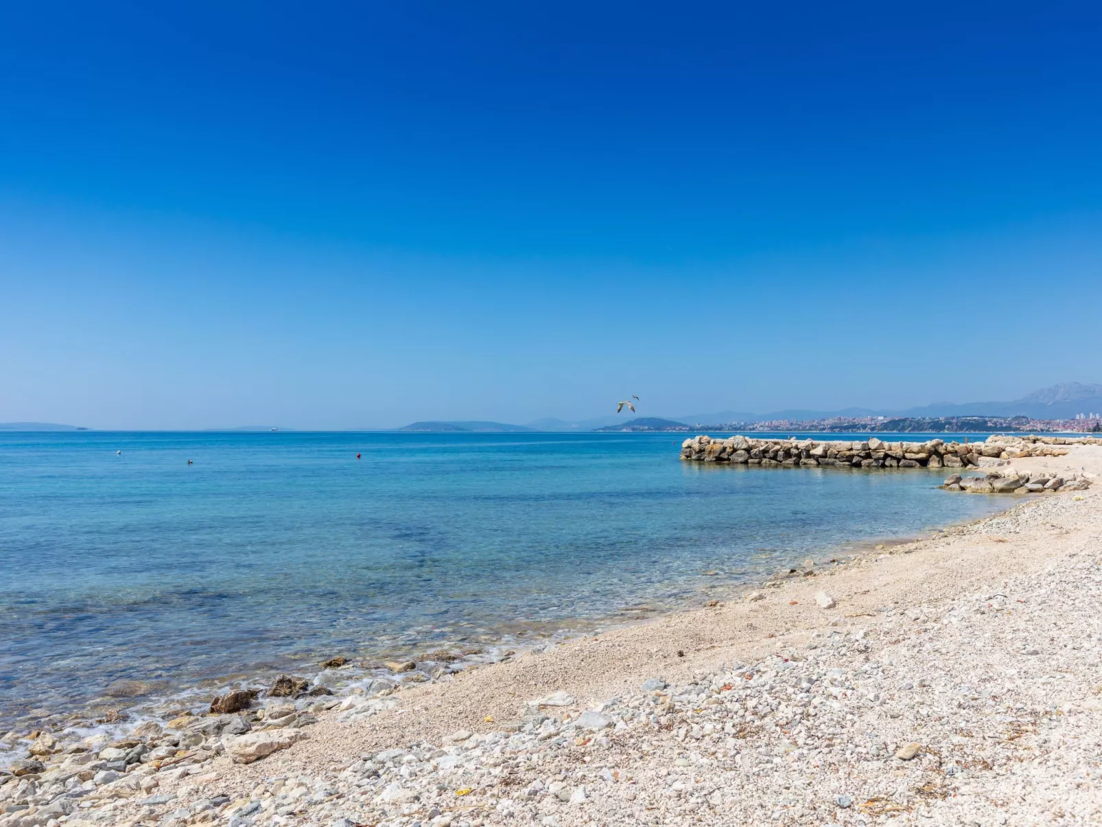 Maric mit Terrasse und Balkon-Buiten