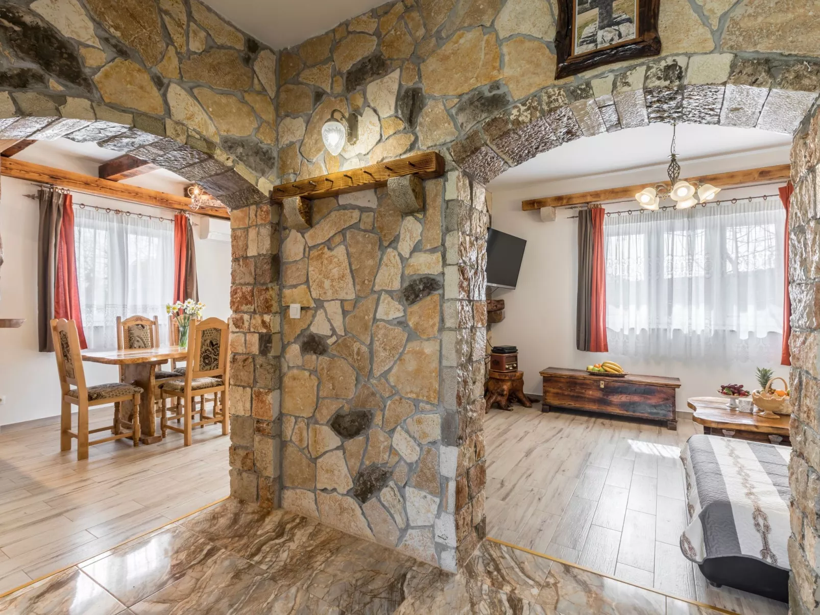 Villa Podrugovi Dvori mit Pool-Binnen