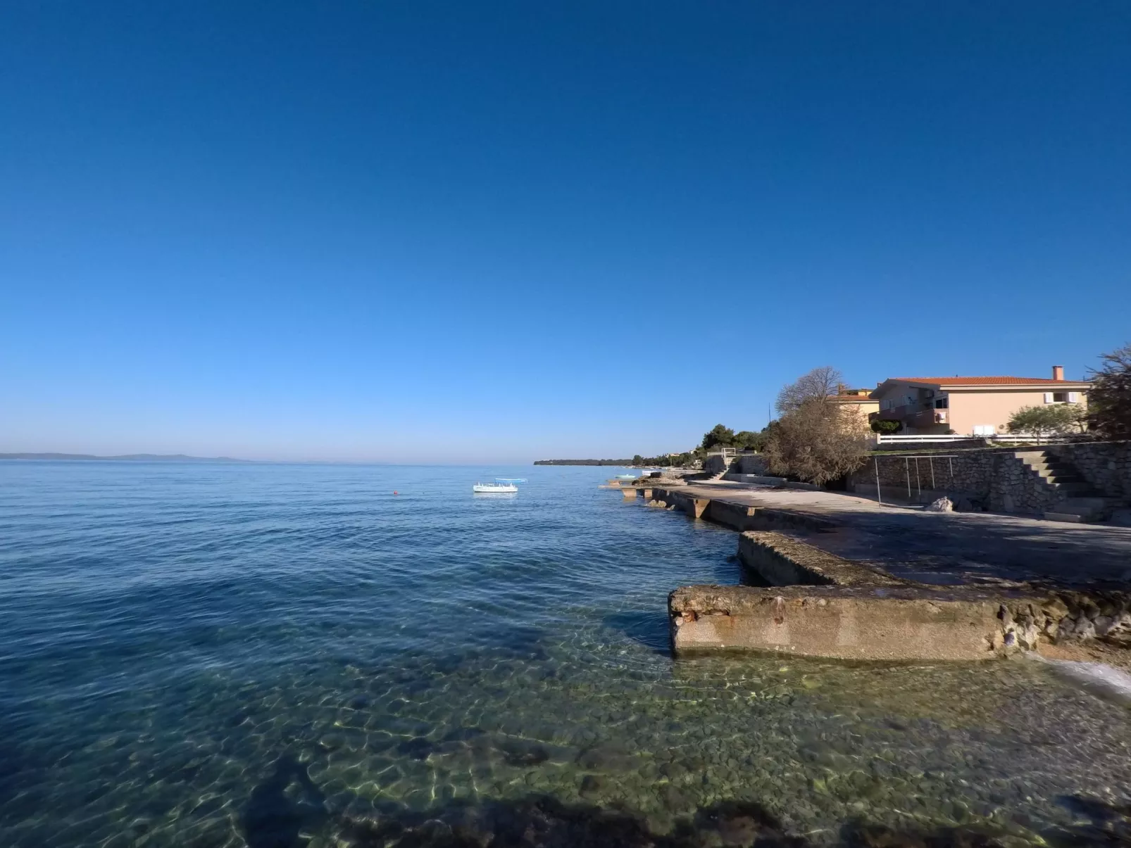 "Lenko 2" mit Blick auf das Wasser-Buiten