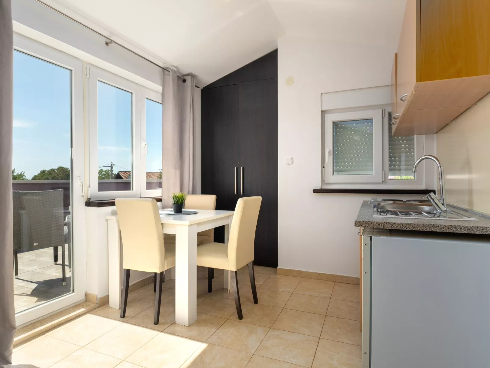 Casa Viola mit Pool, unweit von Lanterna Resort-Binnen