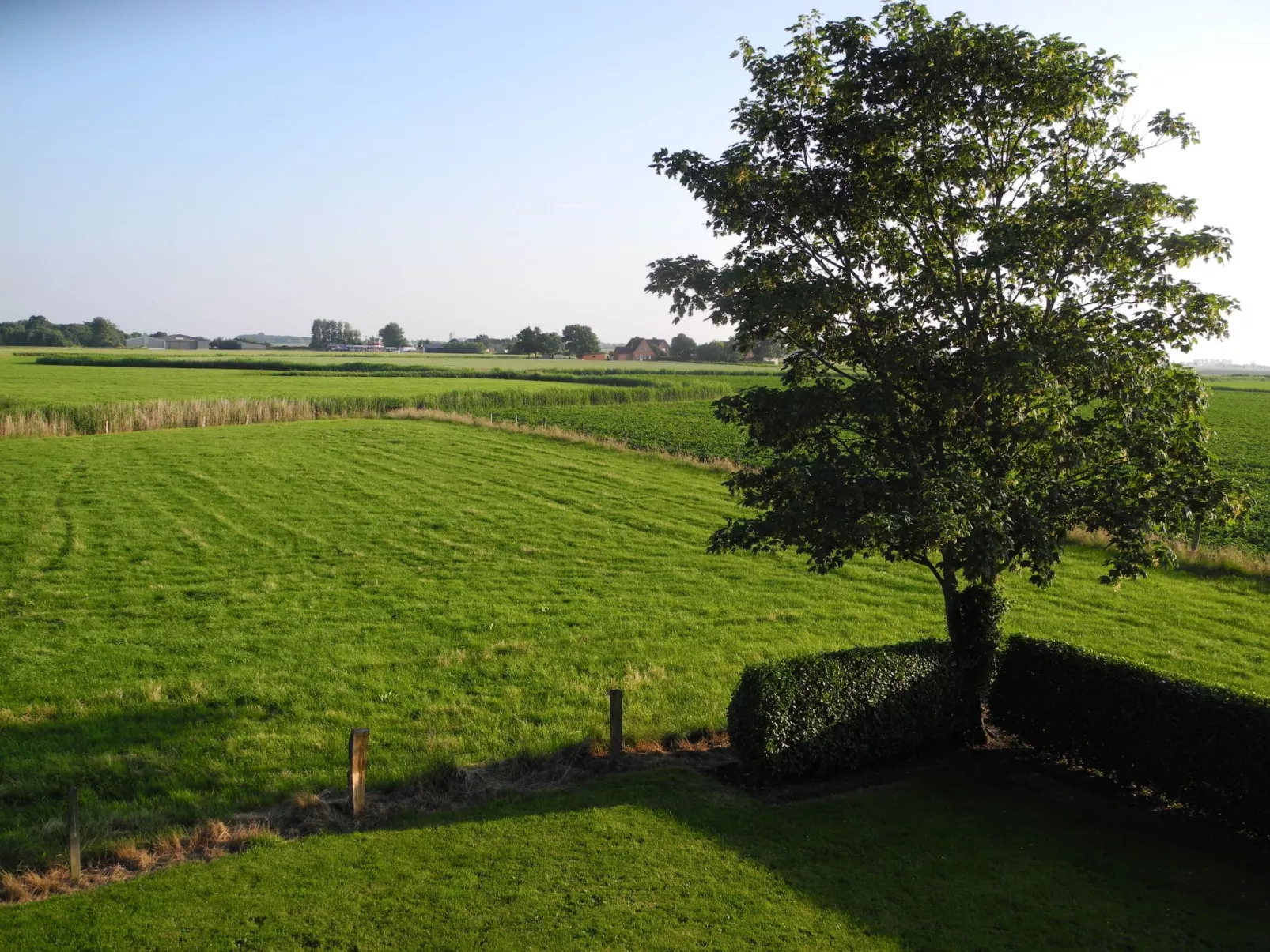 Geräumiges Ferienhaus mit Garten und Weitblick-Buiten