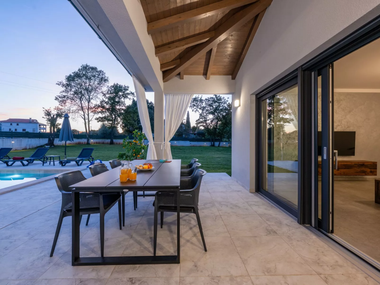 Moderne Villa bei Barban-Buiten