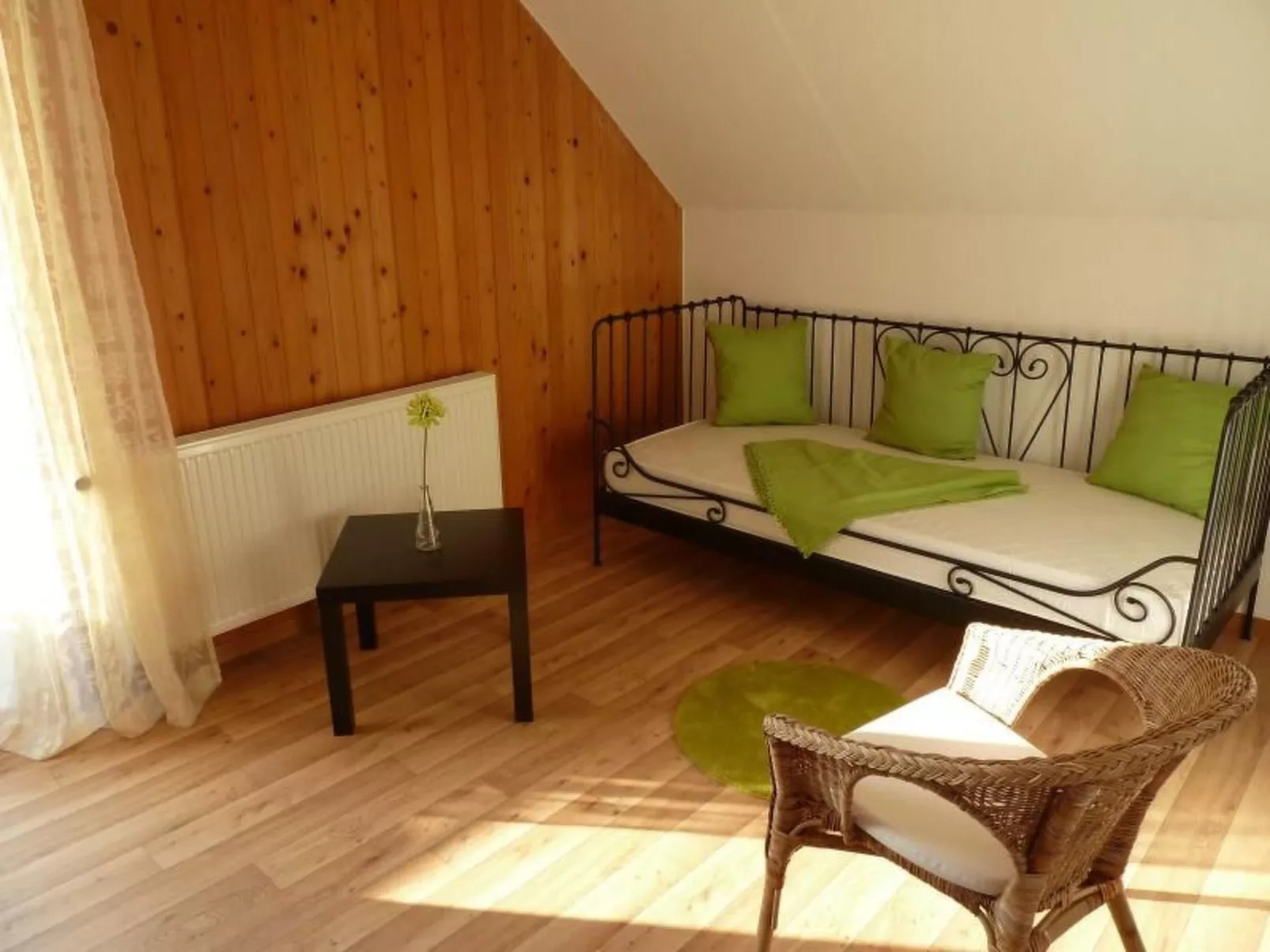 Ruhige Ferienwohnung mit Balkon und Parkplatz