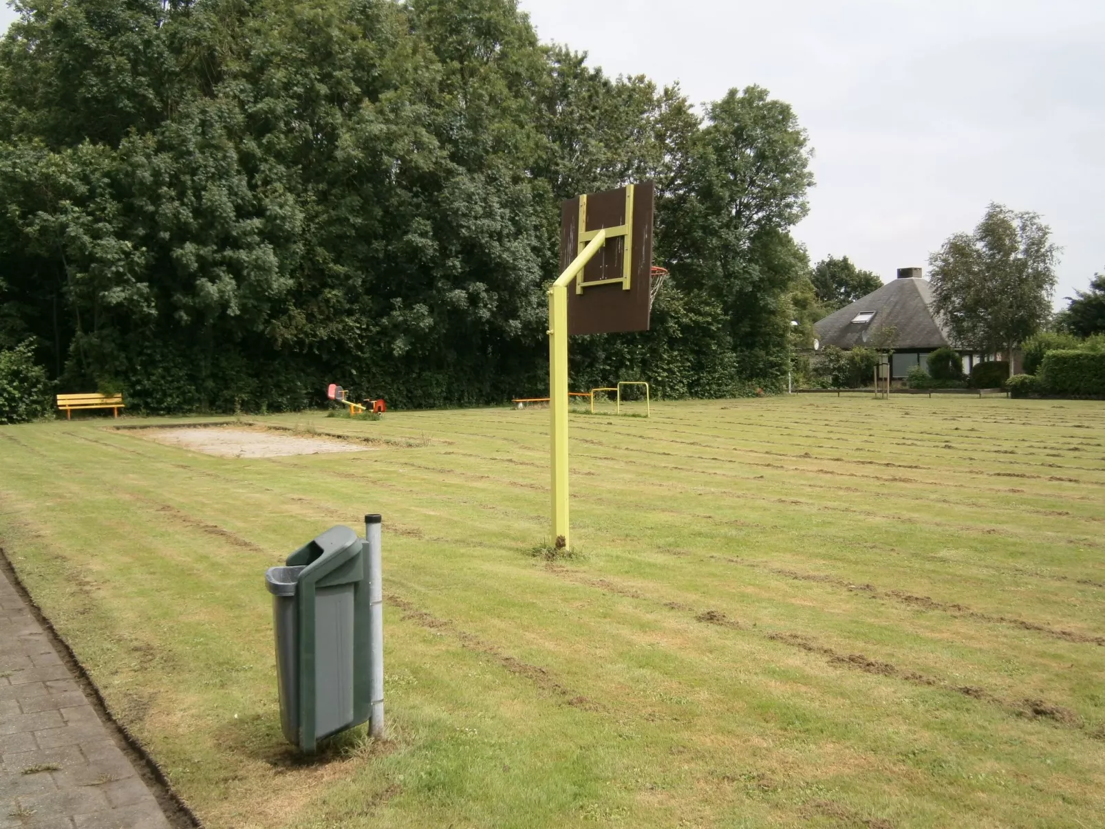 Doppelhaushälfte für sechs Personen in einem Ferienpark in der Nähe von Staveni