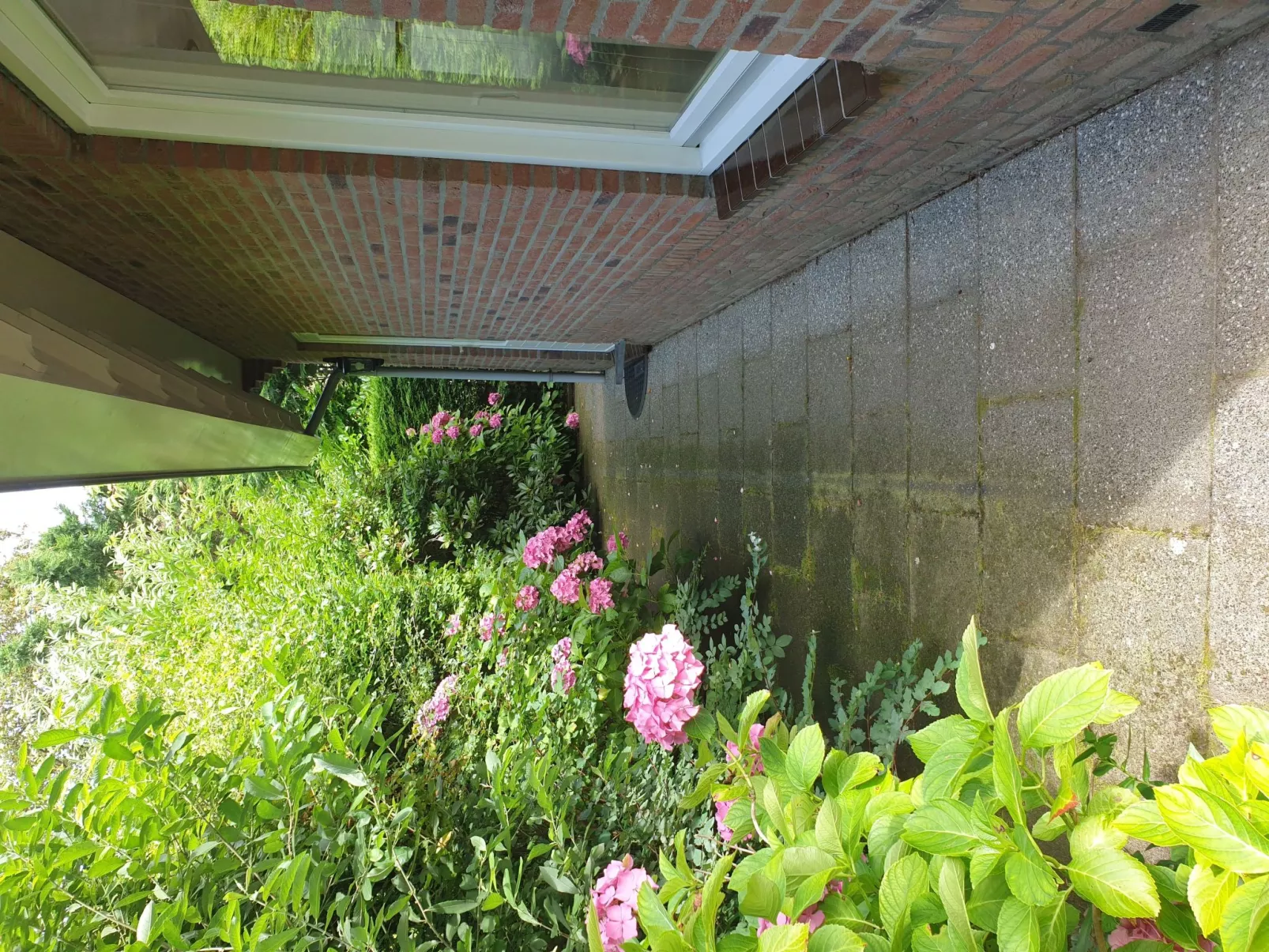 Mit privatem Garten und Terrasse