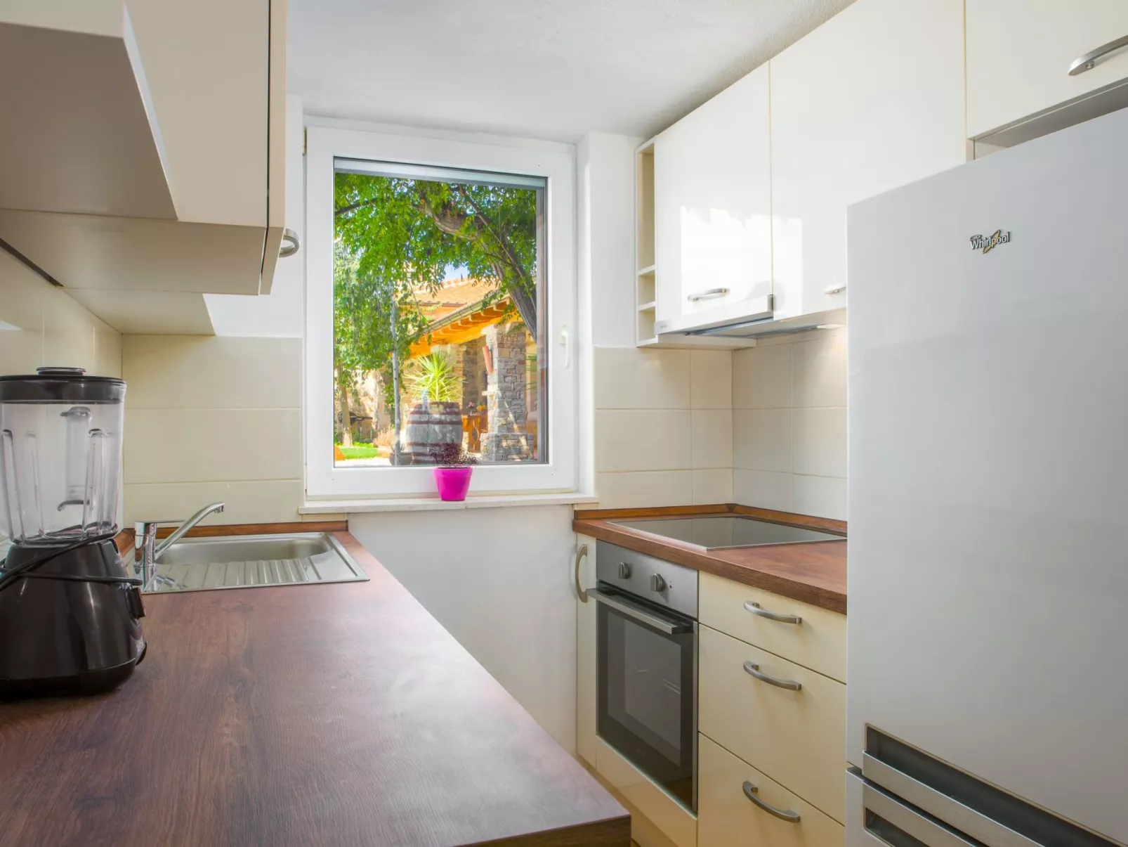 Villa Rustica mit traditionellem und rustikalem Touch-Image-tags.info