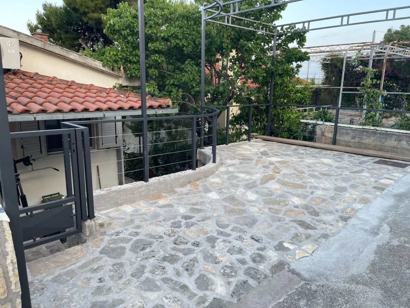 In Okrug Donji mit privatem Parkplatz-Buiten