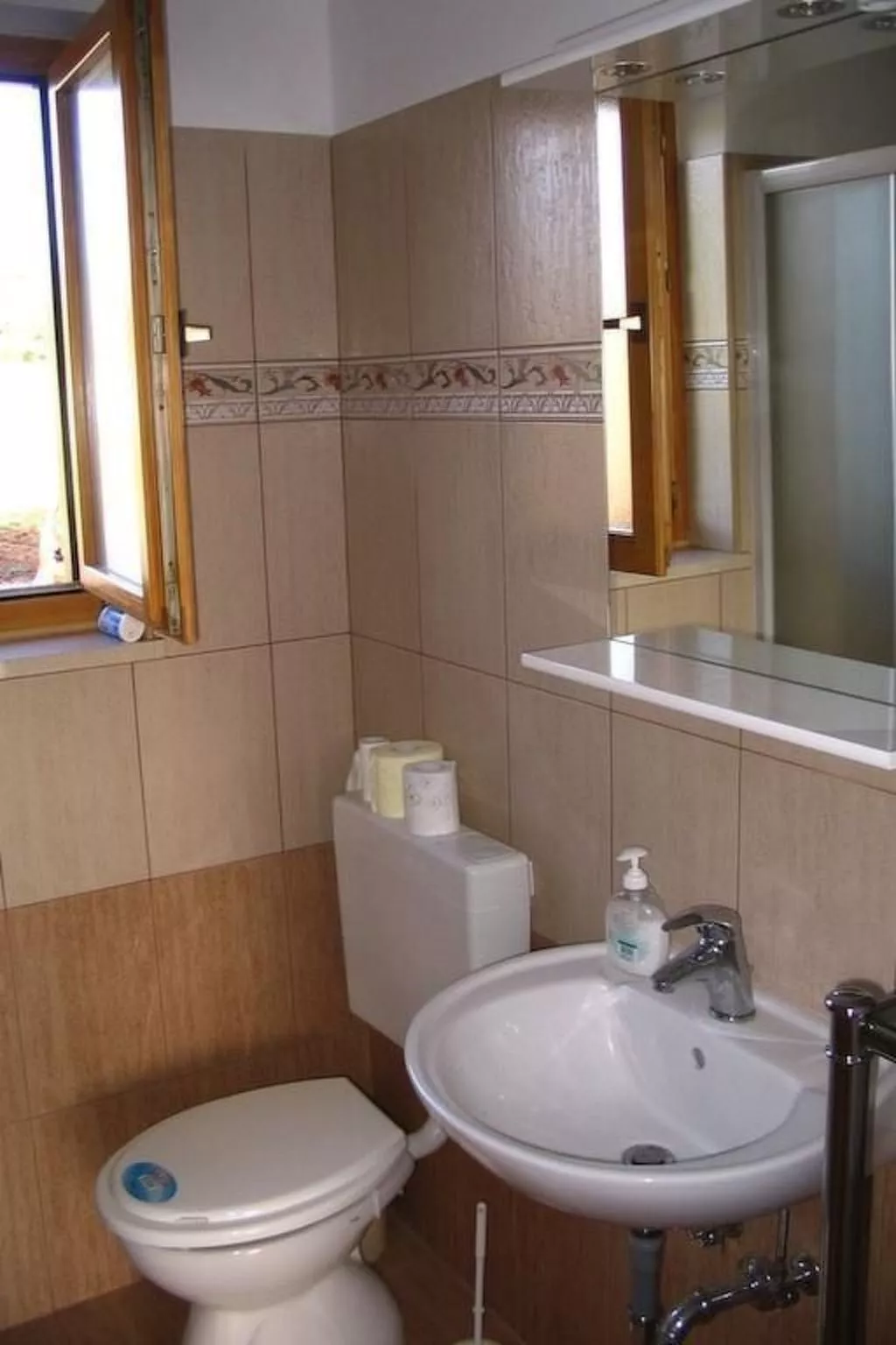 Charmantes Ferienhaus in Bartići mit Terrasse