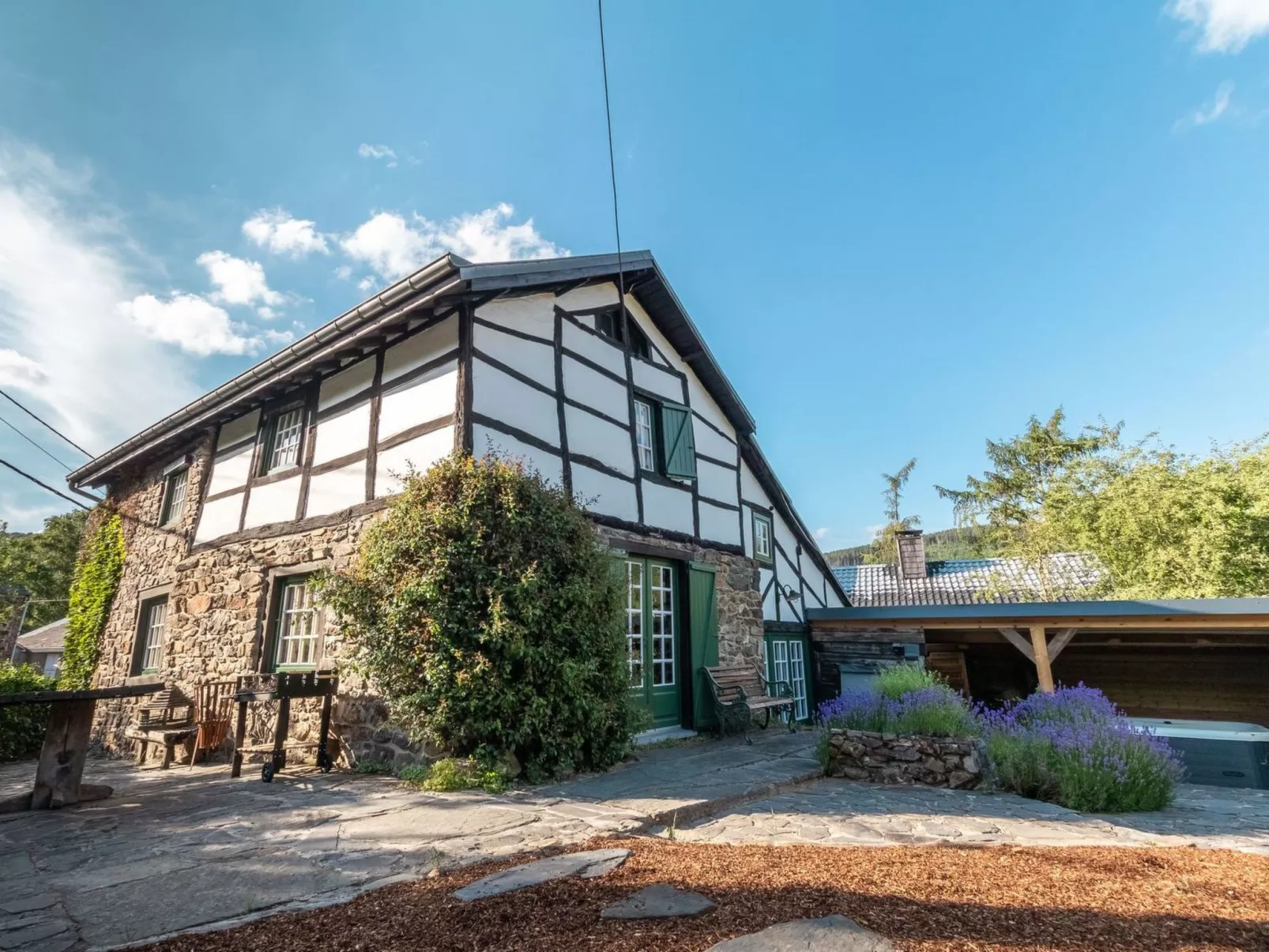 Ardenner Villa mit Jacuzzi-Buiten