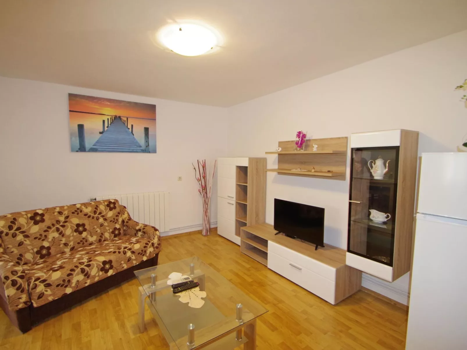 Schönes Haus mit großer grüner Umgebung, Pool-Binnen