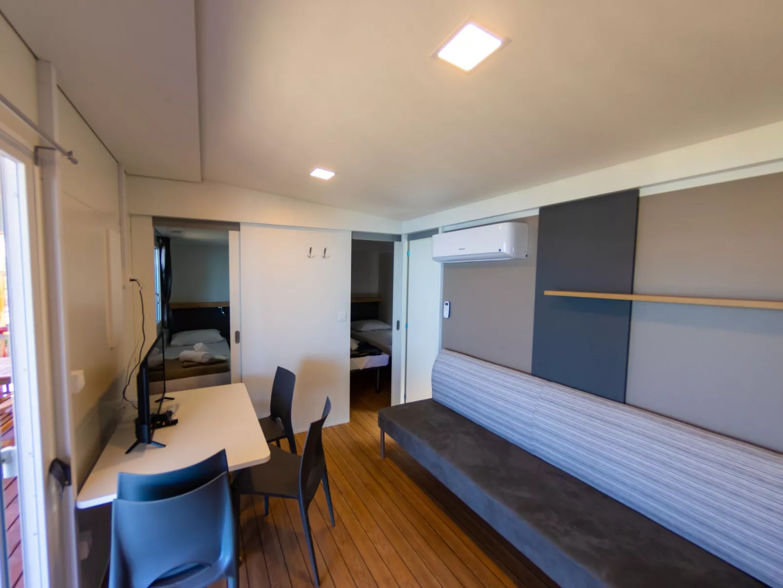 Mobilheim "Adria Family" mit Pool