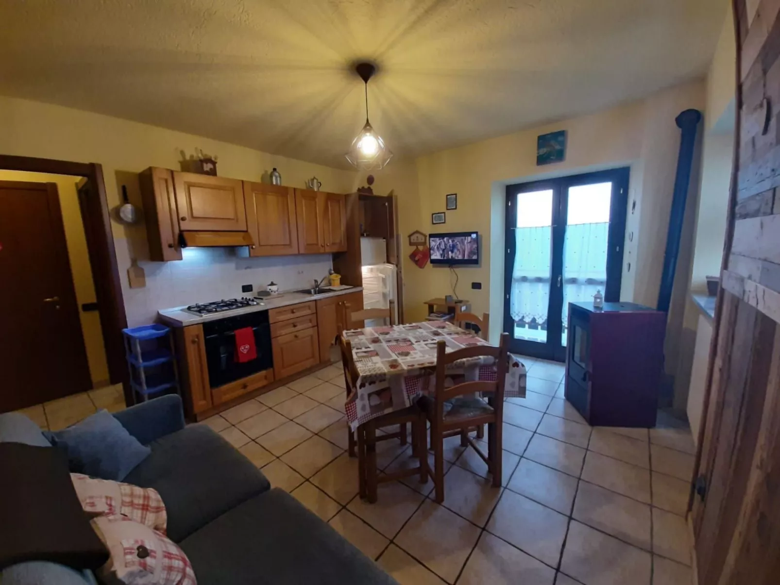 Helle, panoramische Wohnung in den Alpen.-Binnen