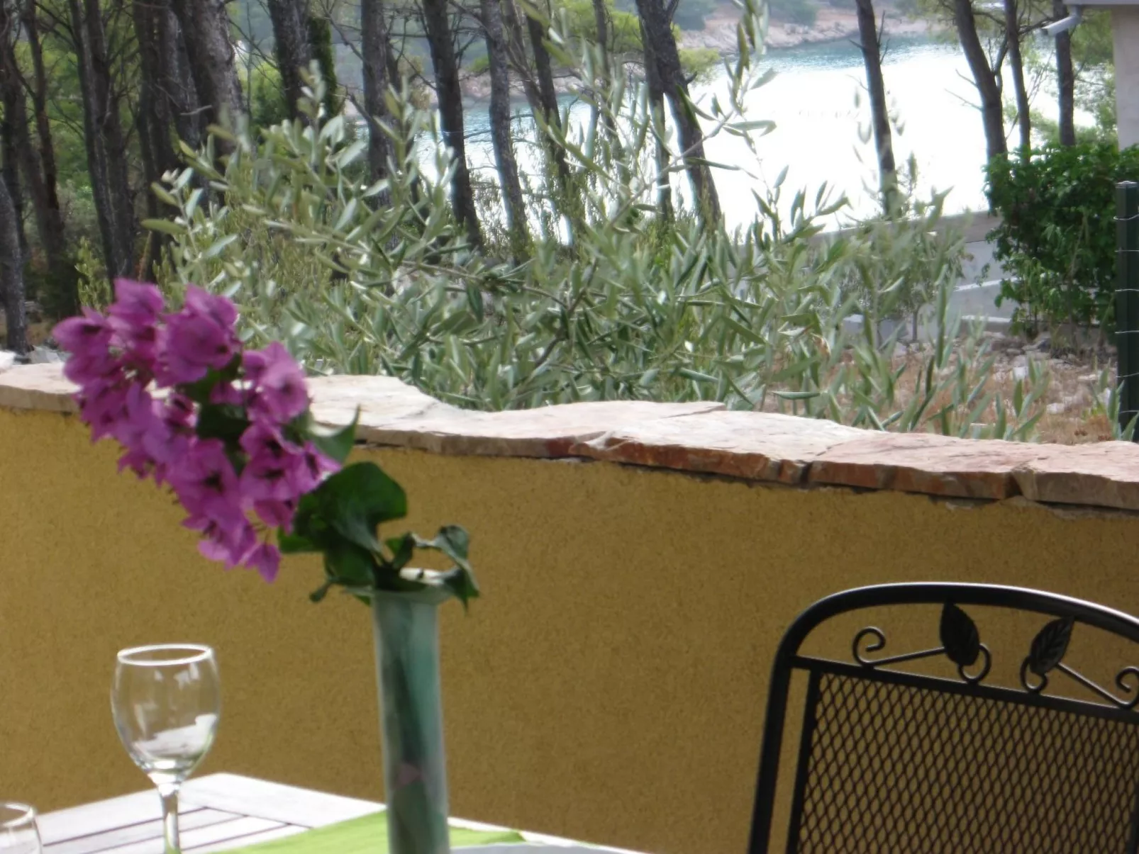 Für 4 Personen ca. 60 m&sup2; in Milna auf Brac, Adriaküste Kroatien (Kroatisch-Buiten