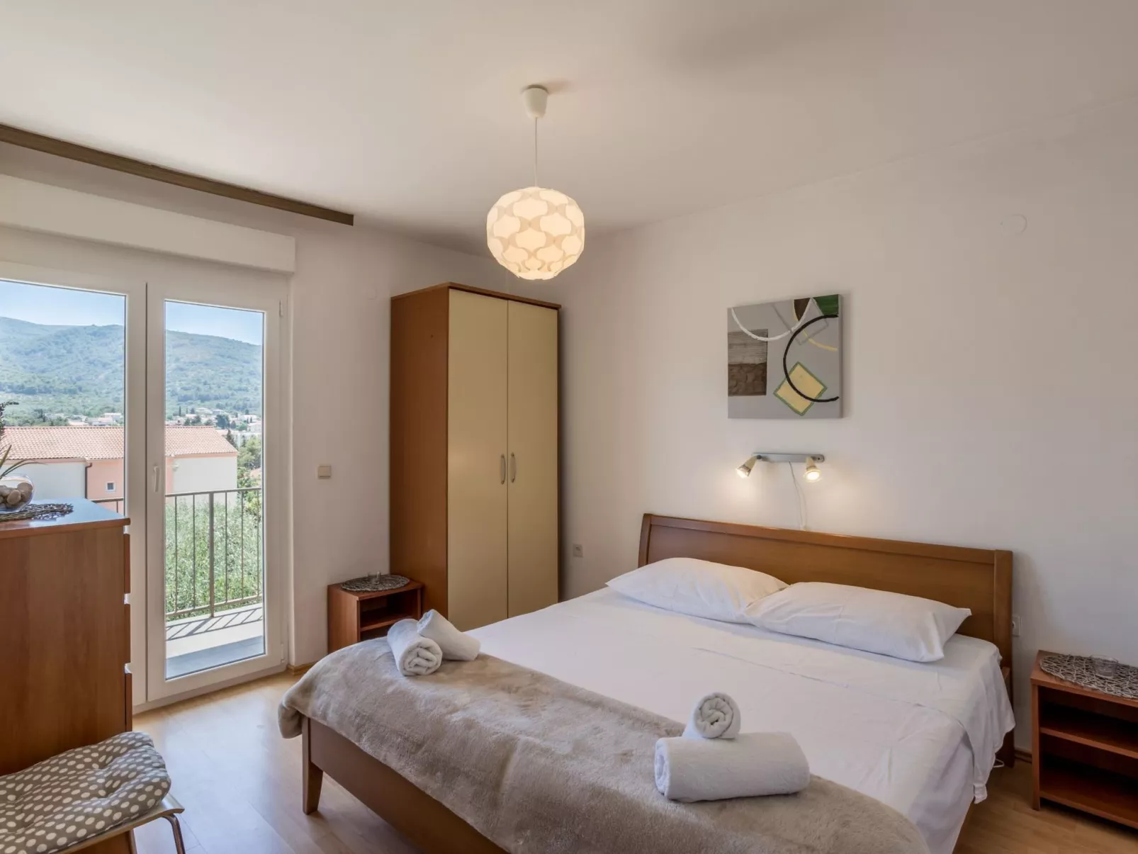 Tihana mit mediterranem Garten-Binnen