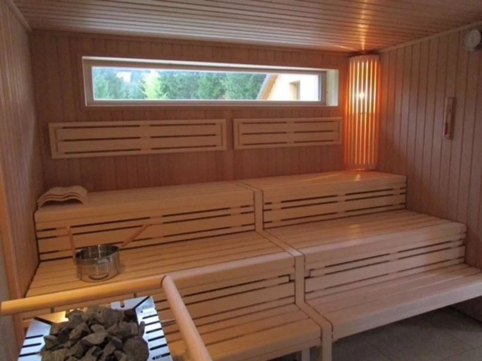 Urgemütliche Gruppenhütte mit Gartensauna-Buiten