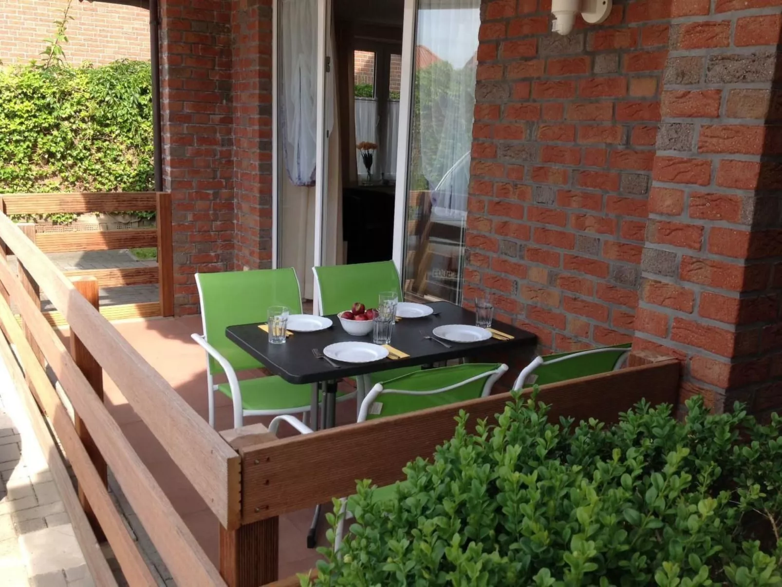 Helle Erdgeschosswohnung mit sonniger Terrasse