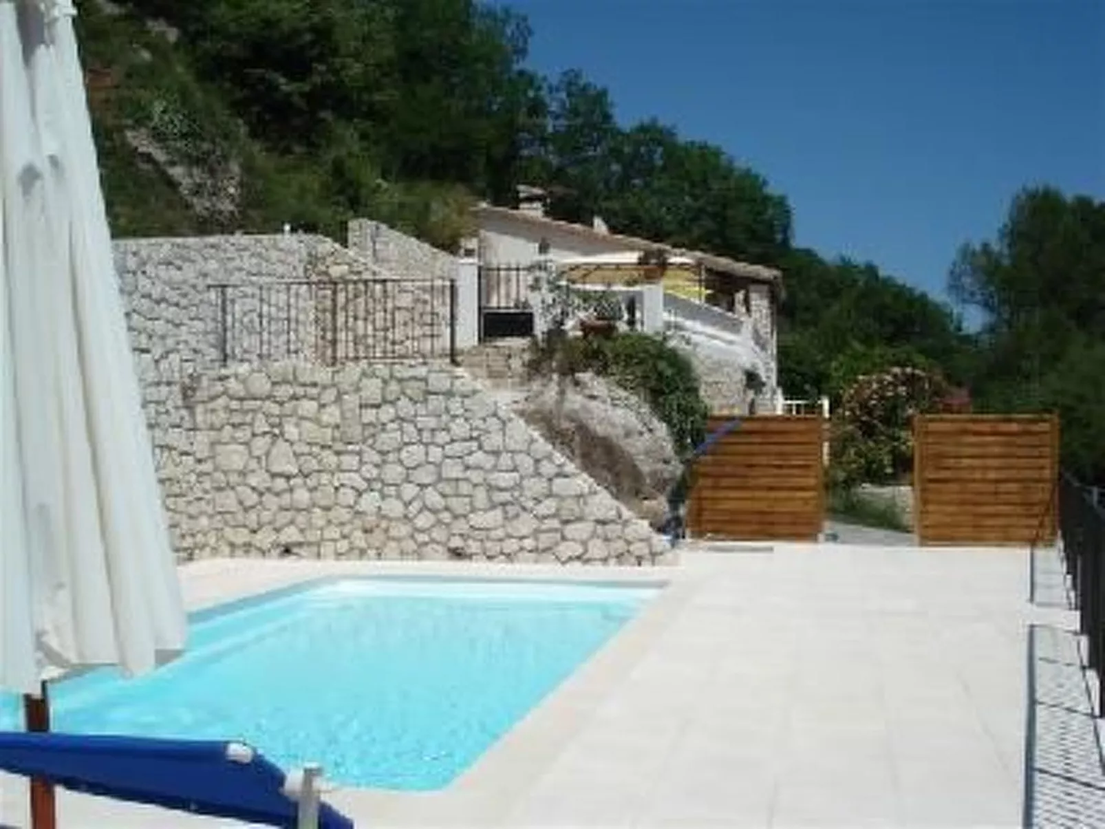 "Rocabel" mit Blick auf das Wasser