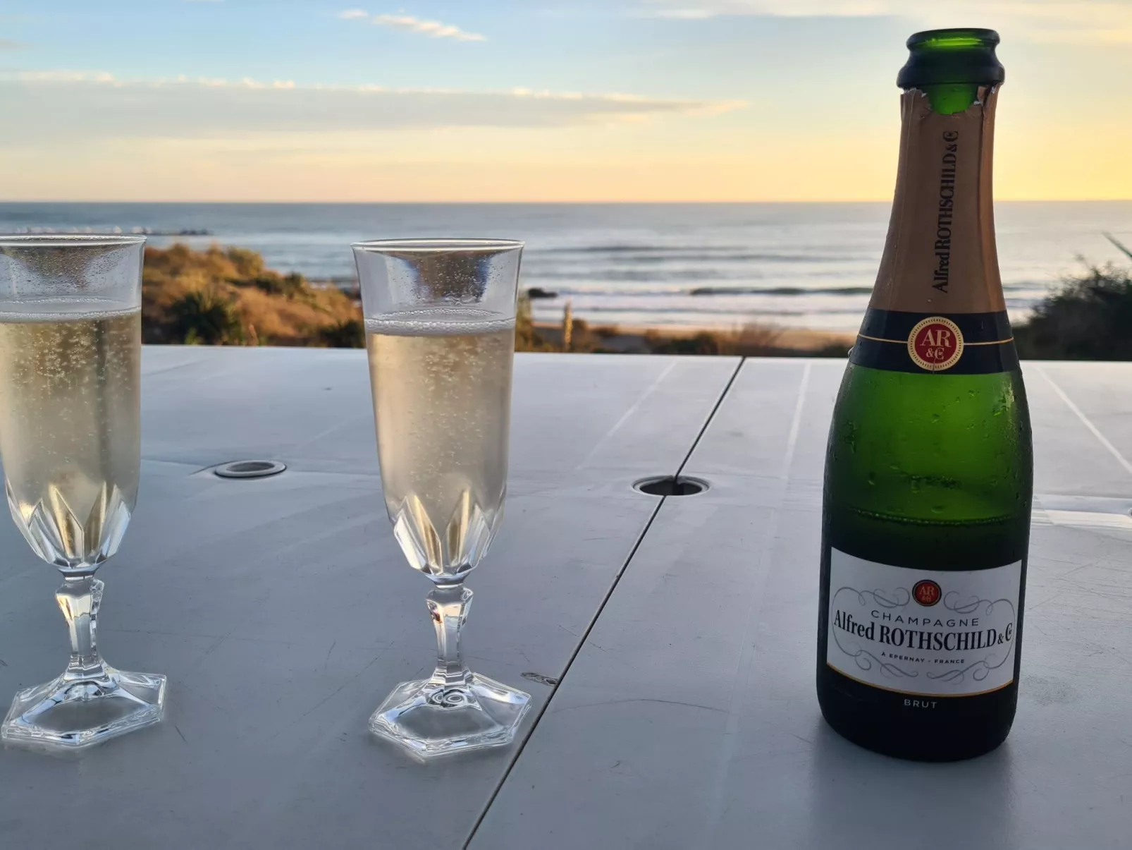 Mobiles Haus mit Blick auf das Wasser