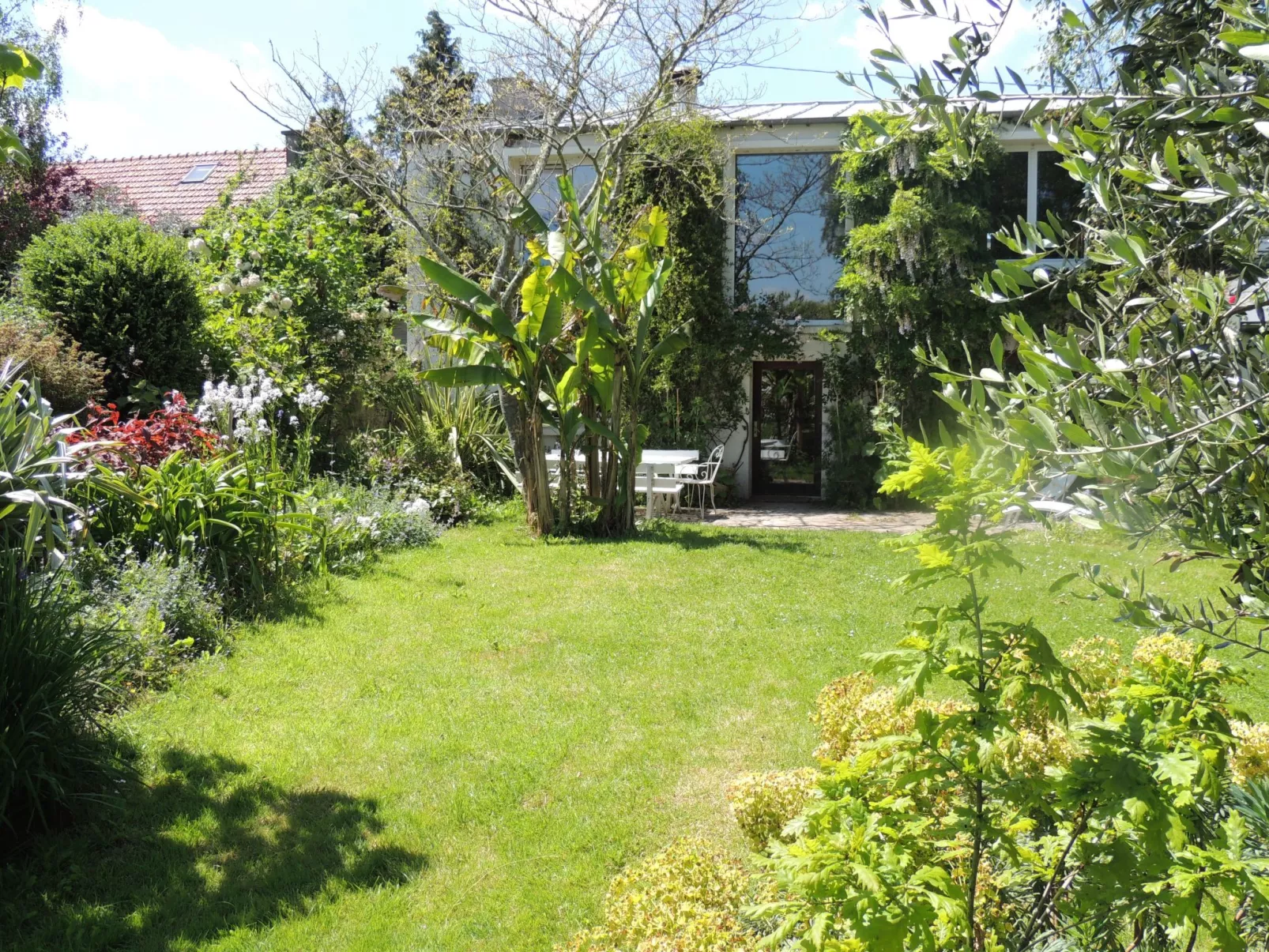 Großes Familienhaus mit schön angelegtem Garten-Buiten