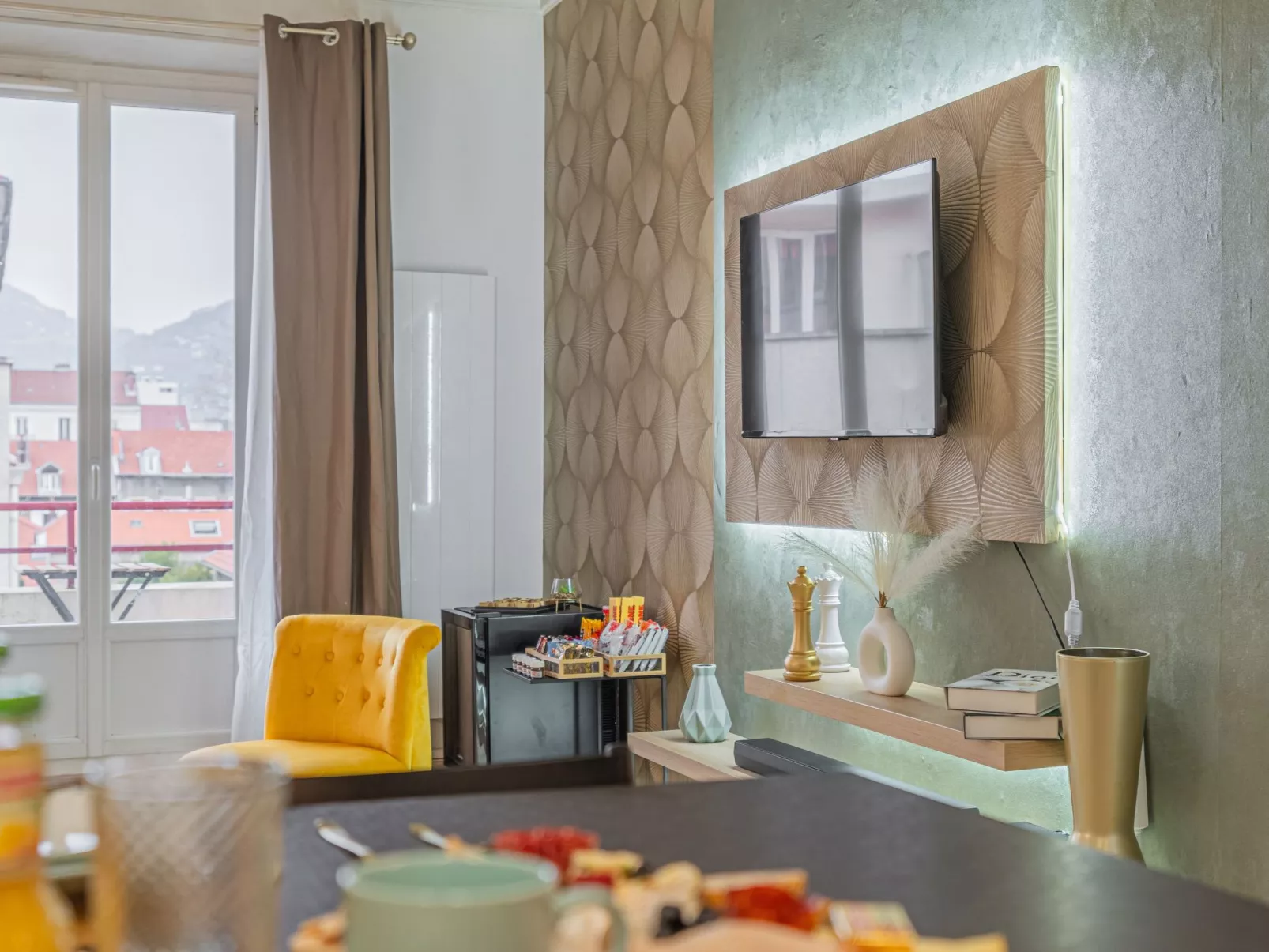 Ferienwohnung "Luxury Cinéphile"-Binnen