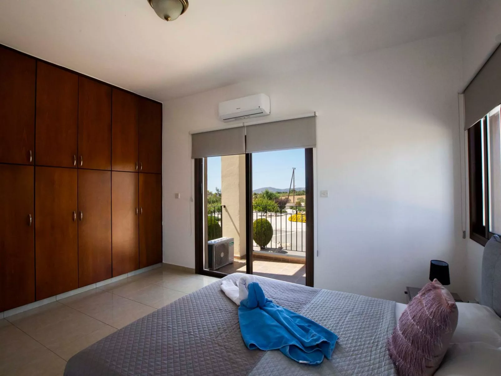 Villa mit Blick auf die Berge und Whirlpool-Image-tags.info