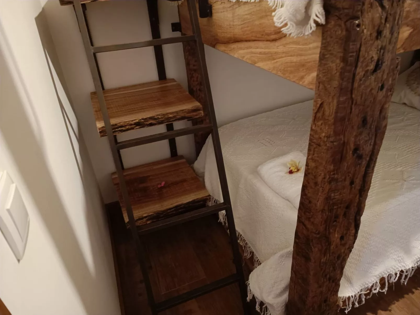 Eine Zuflucht in den Bergen-Binnen