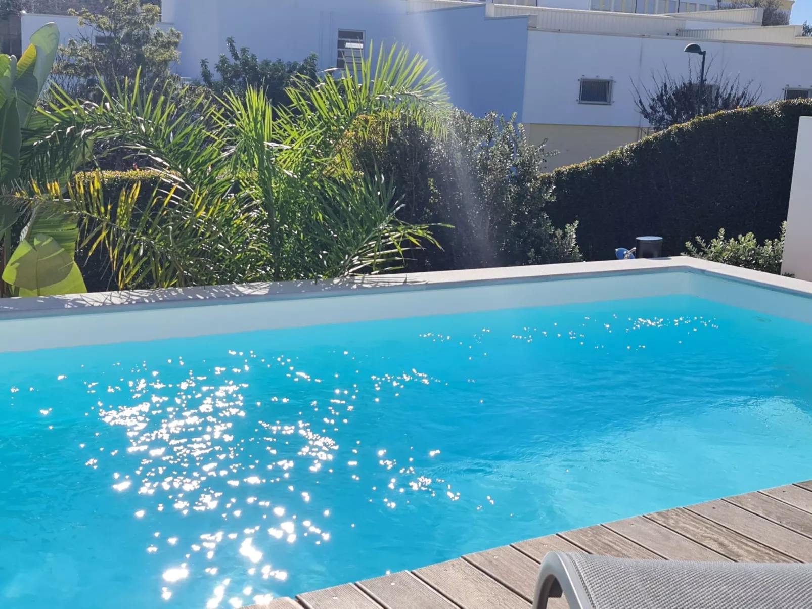 Villa Ray Design mit privatem beheizbarem Pool-Buiten