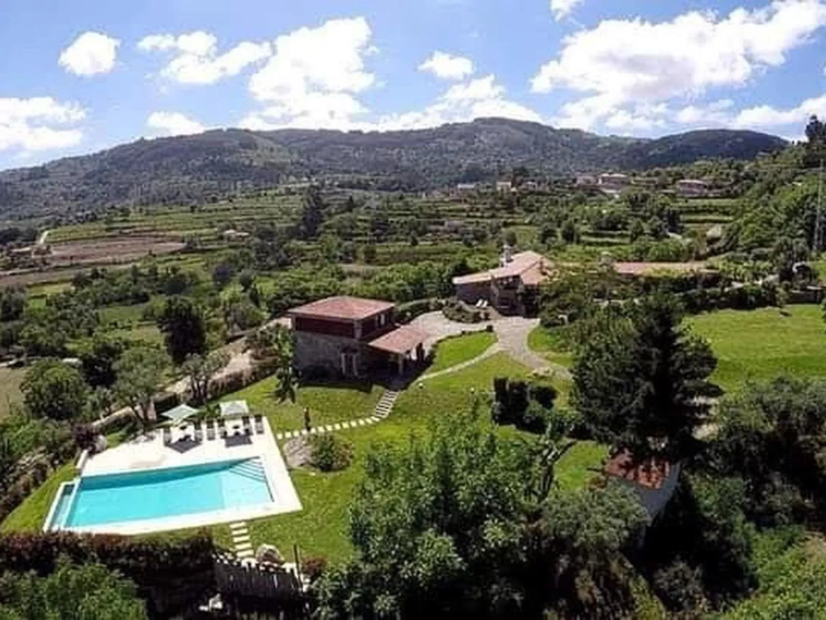 Fabelhafter Pool in einer atemberaubenden Landschaft-Buiten