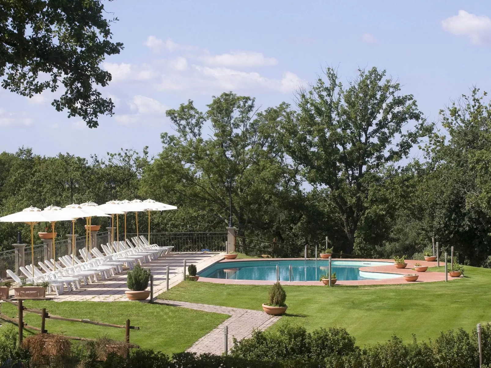 Unterkunft in Residenz mit Spa, Schwimmbad, Wi-Fi-Buiten