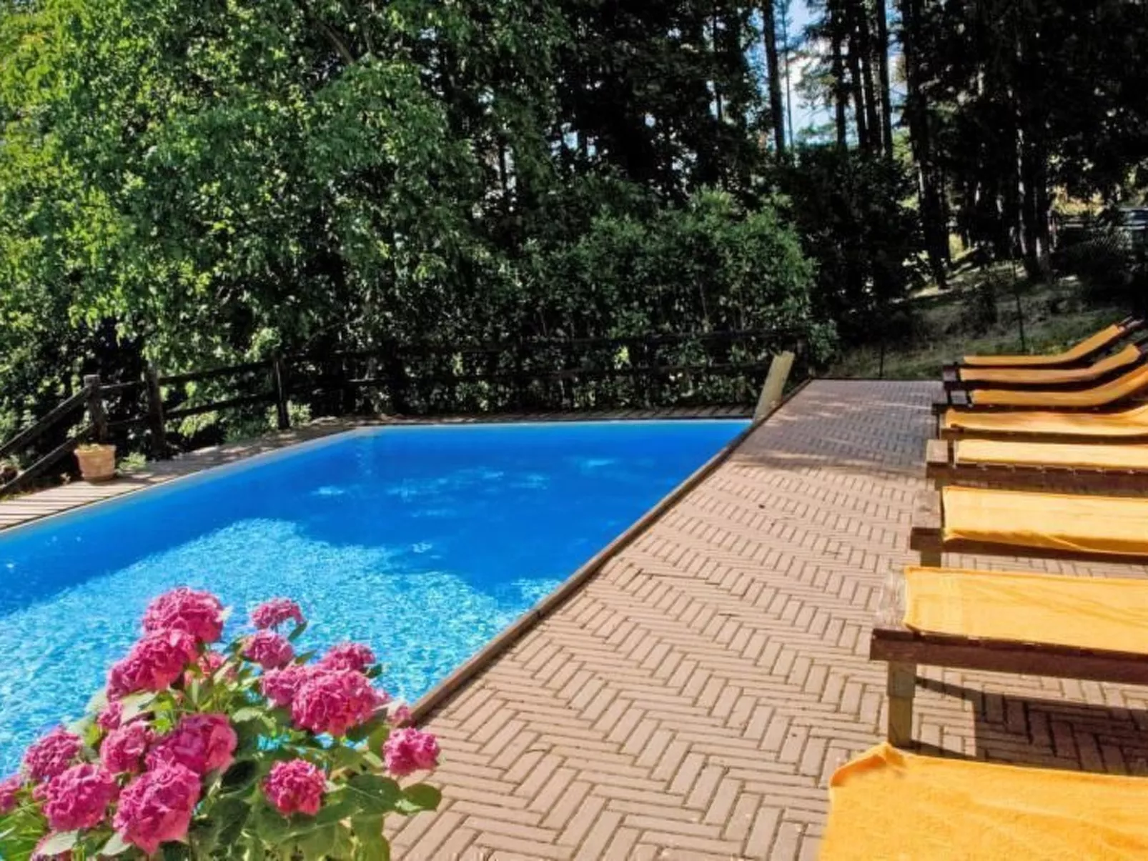 Wohnung in einer alten Villa mit Schwimmbad