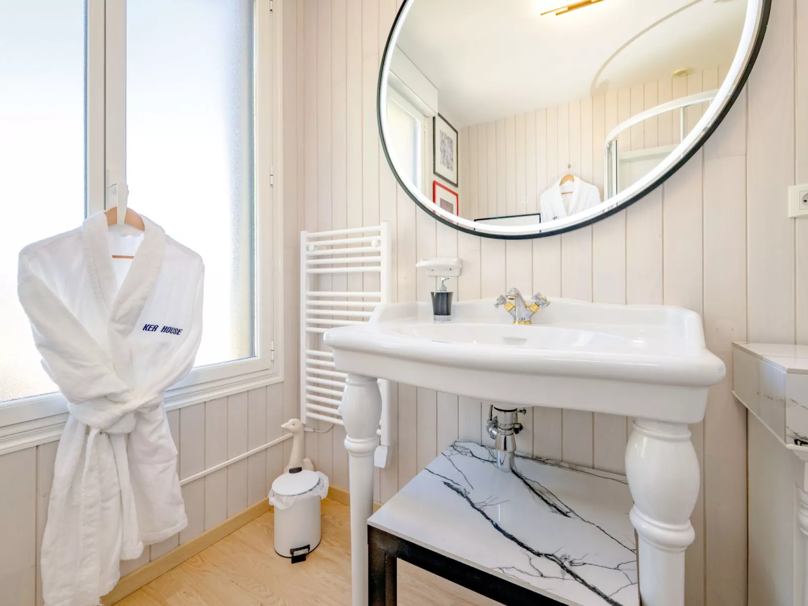 Villa "Ker House" mit Blick auf das Wasser-Binnen