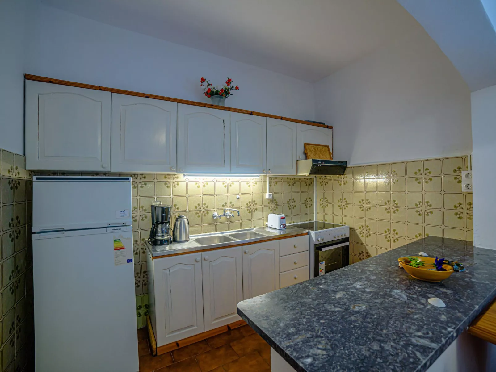 In Nisaki mit Pool-Binnen