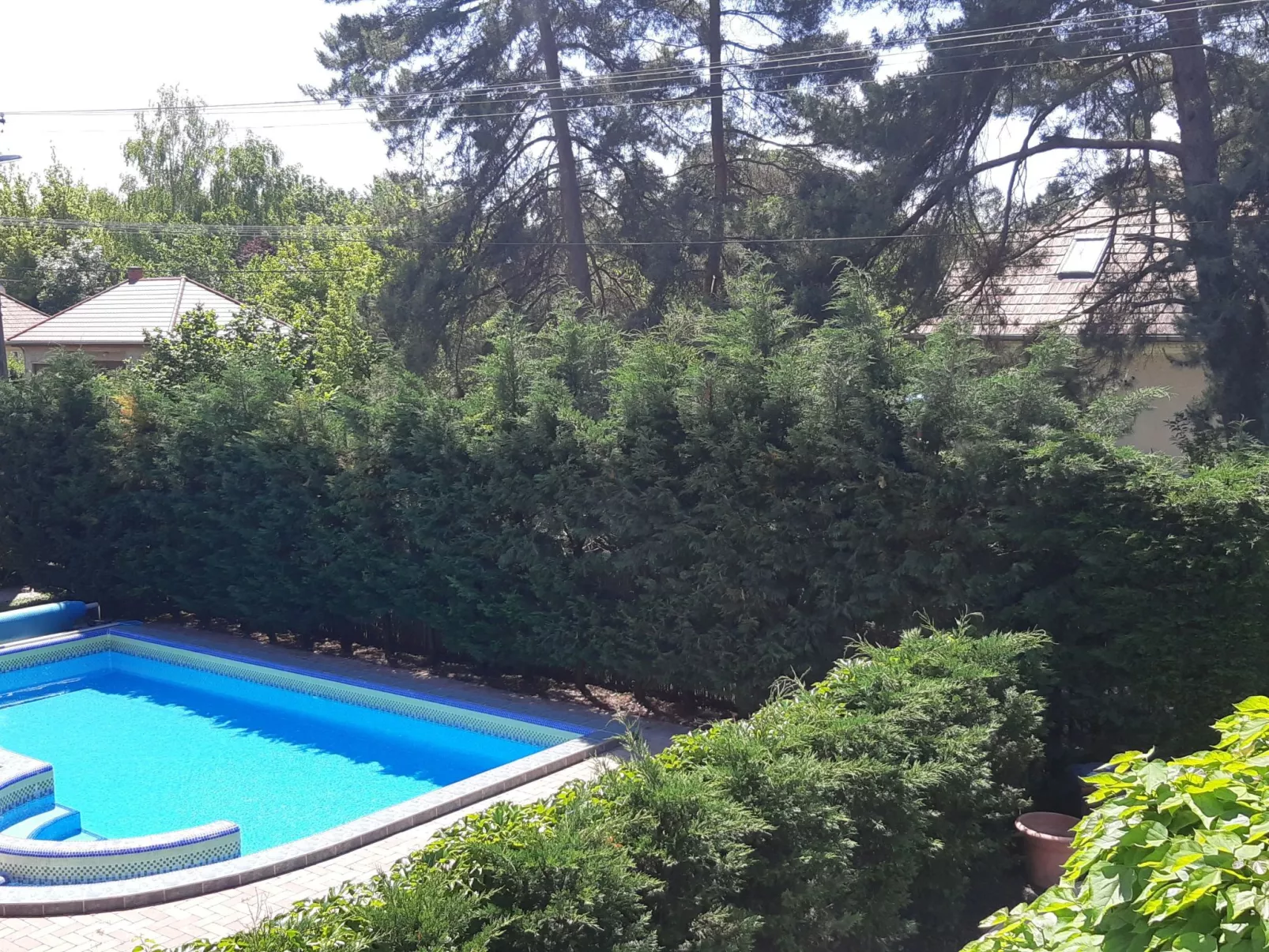 Mit gemeinschaftlichem Pool