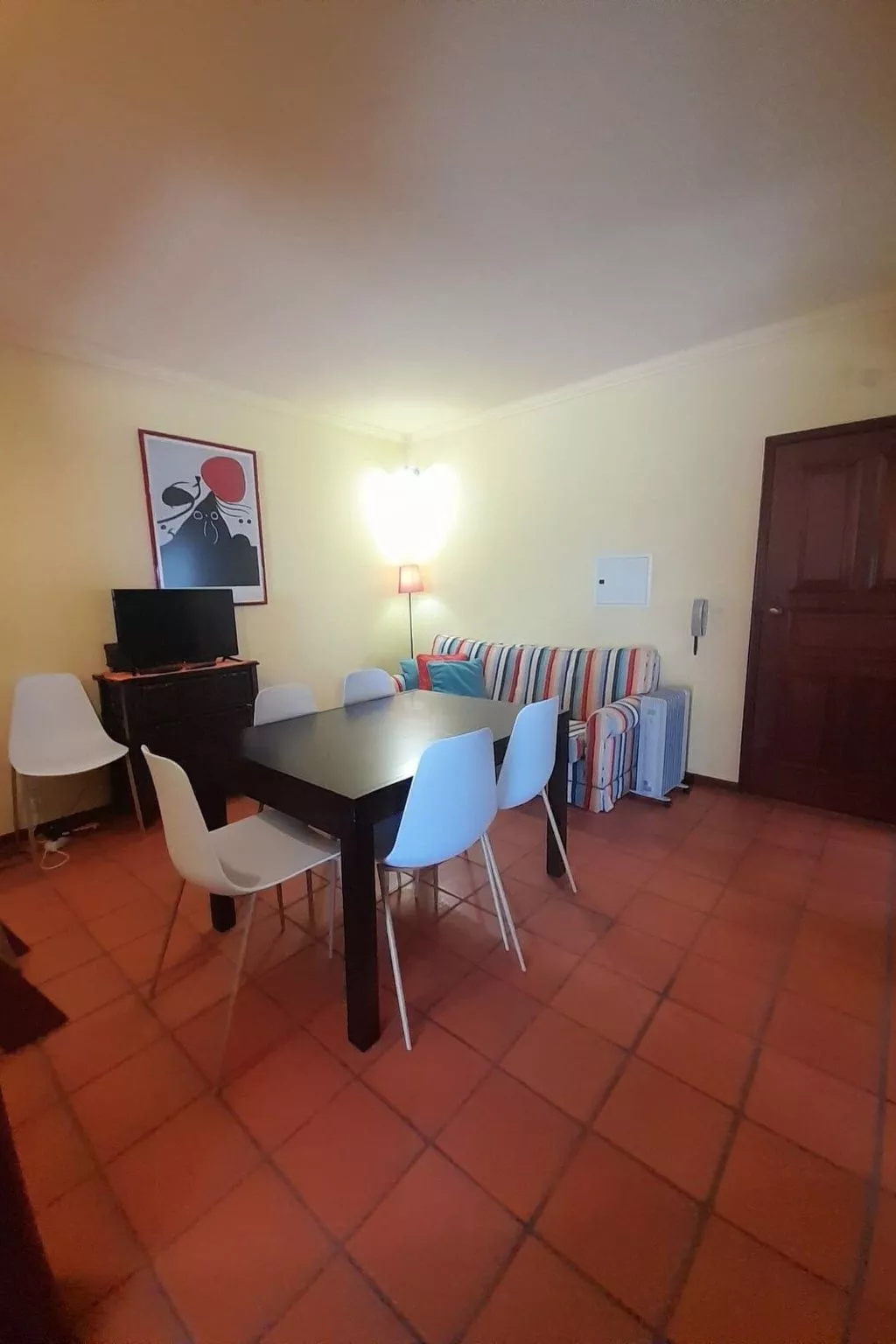 Zärtliche Momente in dieser gemütlichen Wohnung-Binnen