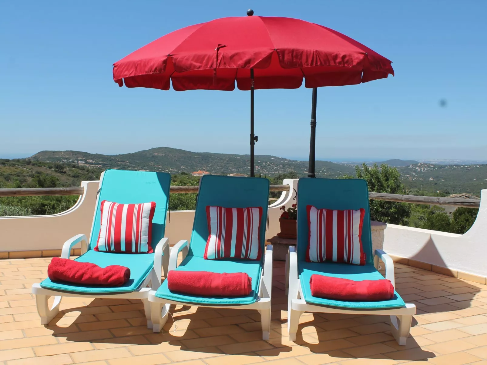 Ferienvilla mit Blick auf das Wasser-Buiten