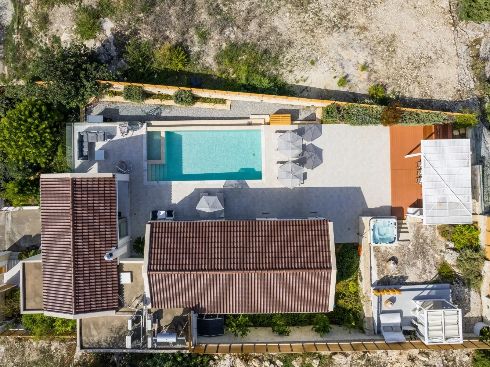 Villa White Harmony 6km vom Strand entfernt mit Pool-Buiten