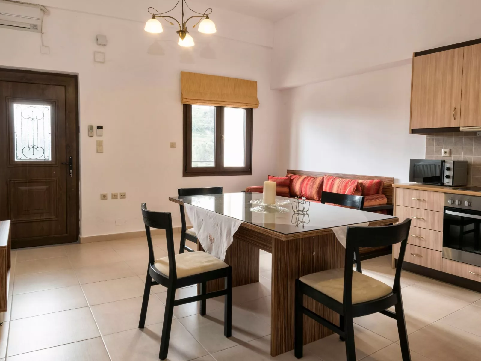 Familienvilla mit privatem Pool, Spielplatz und BBQ