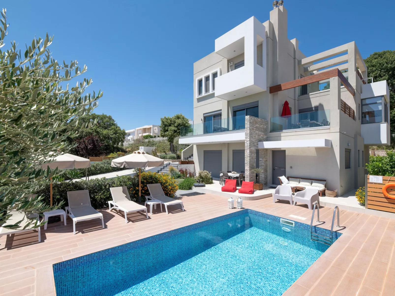 Schöne Pool-Villa Terpsis-Buiten