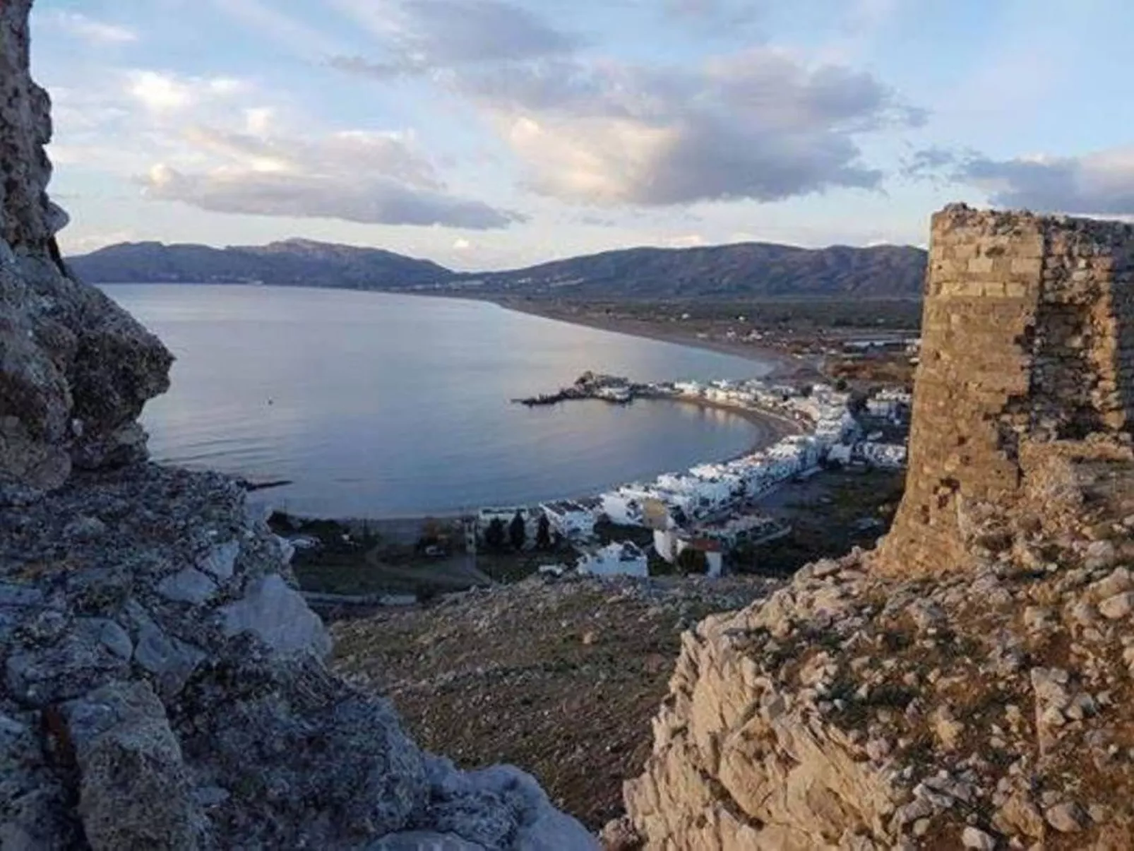 Charmantes Ferienhaus in Archangelos mit großem Balkon-Buiten