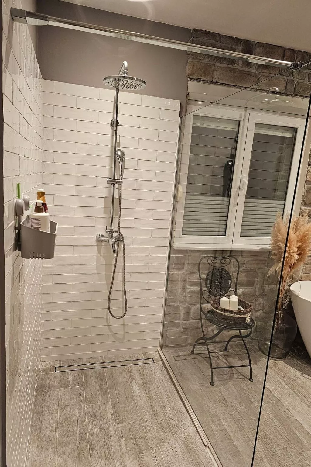 Mit Blick auf das Wasser-Binnen